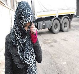 Ərəb-Qərb himayəsindən yararlanan Terrorçuların Hələb qadınları ilə davranışı+ foto
