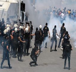 درگيري پليس و تظاهرکنندگان در استانبول ترکيه
