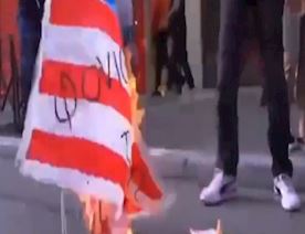 Avropada-da-ABŞ-bayrağı-yandırıldı--VİDEO