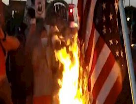 ABŞda-etirazçılar-Amerika-bayrağını-yandırdılar--Video